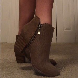 Super cute brown Style&Co booties size 6